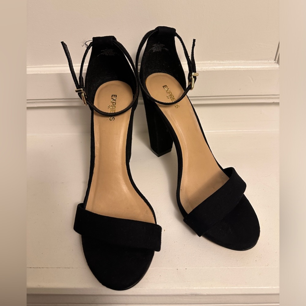 Express Buckle Block Chunky Opened Toe Strap Heels